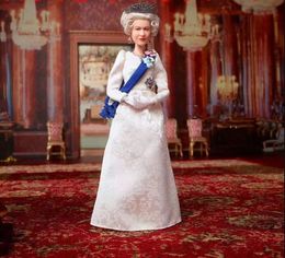 New British Queen Elizabeth Decoration Festive & Party Supplies Resin Crafts Desktop Home Commemorative Figure Sculpture
