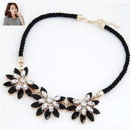 Choker Luxury Flower Decoration Necklace For Women Charming Dress Accessory Wedding Perfect Party Rope