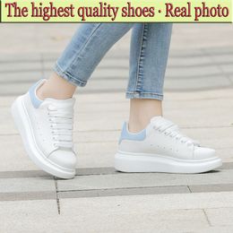2022 new Trendy Custom Sneakers Shoe Oversized Sneaker Leather Lace Up for Men Cool Shoes Breathable Designer Logo Walking Luxury Velvet Suede Style Trainers women
