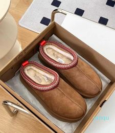 2022 Hot sell AUSG Platform Woman Winter Boot Designer Ankle Boots Tazz Shoes Chestnut Black Warm Fur Slippers Indoor Booties with card dustbag nice gifts 002