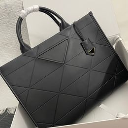 Womens Timeless P Calfskin Saffiano Tote Bags Maxi Large Capacity Triangle Hasp Outdoor Fashion Trends Street Luxury Designer Black Handbags 39X32X9CM