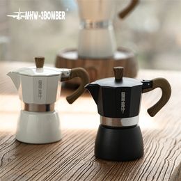 Coffee Pots Vintage Wooden Handle Espresso Maker Moka Pot Classic Italian and Cuban Cafe Brewing Tools Cafetera 150ml 300ml Cafe Accessories 221025
