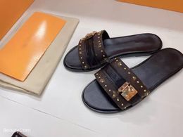 Summer 2022 Sandals Outsole Flat Mule 1Aac3Q Women Designer Padded Heel Leather Escale Lock It
