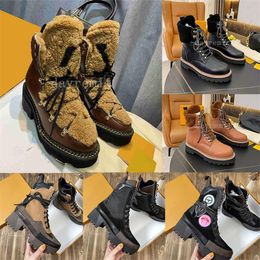 Designer Laureate Boots Women Flamingos Love Arrow Medal Martin Boot Winter Genuine Leather Coarse High Heel Shoes Desert Chunky Heeled Booties With Box