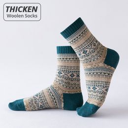 Men's Socks HSS Brand 5 Pairs Winter Thicken Sheep's Wool Warm Men Retro Style Colourful Fashion Man For Snow boots 221027