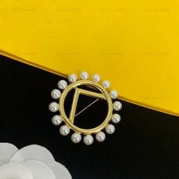 Luxury Pearl Brooch Fashion Designer Hoops Pins Brand Gold Letter F Brooches Round Pin Suit Dress Designers Jewelry with Box