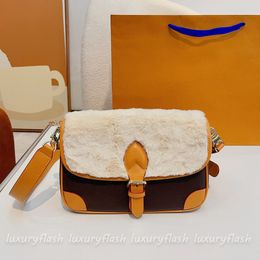 Cosmetic Bags Cases Lamb Wool Messenger Bags 2023 Ski Series Women Designers Luxurys Baguette Shoulder Crossbody Bag Flap Vintage Handbag Tote Plush