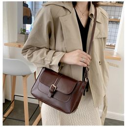 Evening Bags 2022 Fashion Women Crossbody Shoulder Retro All Match Messager Bag Solid Leather Single Belt Designer Shopping Sac A