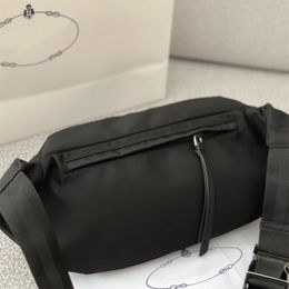 Triangle Designer Waist Bags Black Fanny Packs Men Bug Bag Womens Chest Bags High Quality Luxury Designer Bag253N