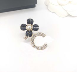 2022 Luxury quality Flower shape with diamond charm brooch in 18k gold plated have box stamp PS3476A