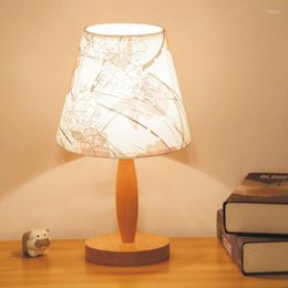Table Lamps Nordic Wood LED Lamp Creative European Modern Bedroom Study Office Bedside Linen Shade Living Room Decor