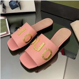 Women 'S Flat Heels Flip Flops Sandals Fashionable Beach Slippers Classic Summer Designer Fashionable Metal Decorative Letters Leather Sexy