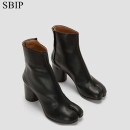 Boots 2022 New tabi shoes Split toe boots horseshoe high heel short Women Leather Fashion Autumn Shoes Short T221028