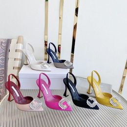 2022 Designer apontado sobre saltos altos sandálias de luxo feminino 100% de couro depois de sapatos de tiras de tiras de tiras lady coberto de dedo com diamante sexy fivela de salto médio