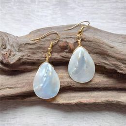 Dangle Earrings FUWO Simple Mother Of Pearl Earring Gold Wire Wrapped Feature Iridescent Shell Jewellery For Women ER618 5Pairs/Lot