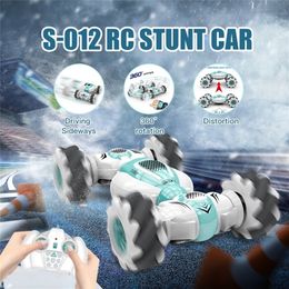 S 012 RC Car 10km/h High Speed Radio Controled Machine 1 18 Remote Control 4WD CAR Watch Gesture Sensor Electric Toys 220315