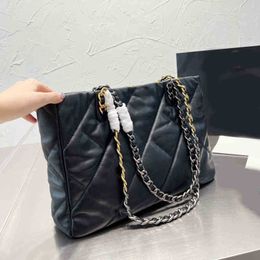 Büyük kapasiteli 19 tote çanta kadınlar zincir çanta tasarımcısı koyun derisi alışveriş çantaları el çantaları haberciler crossbody çanta lady cüzdan 220804