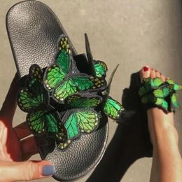 Moda Bordado de borboleta chinelos planos mulheres deslizam sapatos de ver￣o fora dos chinelos de praia casuais sem deslizamento