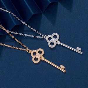 High Quality t Family Tiffanies Plated 18 k Gold Inlaid Heart Crown Necklace Full Diamond Key Pendant Collar Chain N4q7
