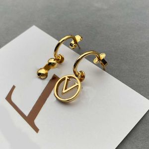 Stud Stud Mulheres Moda Brincos de Ouro Luxo Designer Stud para Mulheres Simplicidade Assimétrica 2024 Carta Acessórios de Plantas Ear Studs Jóias