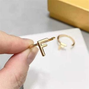 35 % RABATT auf F Family/Di Family Neuer Ring mit F-Buchstaben, einfach zu öffnendes Handstück, personalisierter Modeschmuck für Frauen
