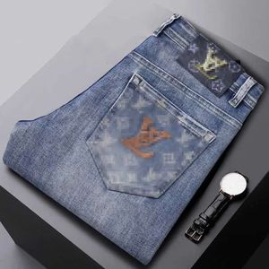 Jeans da uomo Designer Europeo Autunno e Inverno Nuovo prodotto Qualità di fascia alta Grande mucca Slim Fit Piedi piccoli Pantaloni lunghi Gioventù 1YBN Lusso