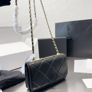 デザイナーバッグの女性トートバッグ本物の革のショルダーバッグLuxurys Lady Handbag Purse Designr Girl Lambskin Cross Body Gold Chain Card Bags大きな格子ハンドバッグ