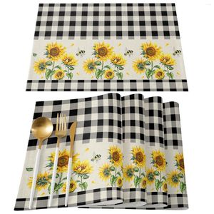 Bord Mattor Farm Flower Sunflower Bee Retro Placemat för matbordskåpa Kök Mat Pad Pad 4/6st Heminredning