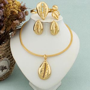 Kolye küpeler seti Dubai Afrika Mücevherleri 18K Altın Kaplama Damla Bilezik Yüzüğü Yaratıcı Moda Tasarım Partisi Mücevher Hediyesi