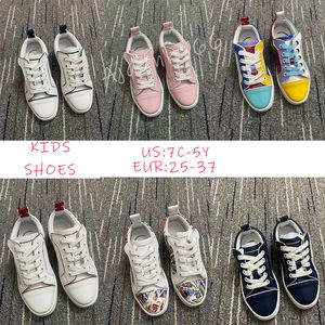 2023 New Kids 디자이너 Red Bottoms Casual Shoes Loafere Rivets 낮은 스터드 어린이 디자이너 신발 어린이 패션 바닥 트레이너 EUR 25-37