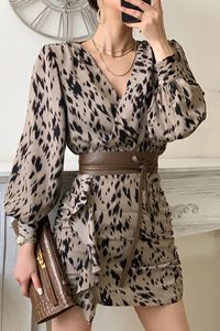 Abiti casual 2024 Donna Chic Sexy scollo a V Leopard stampato chiffon Mujer Abiti con cintura Autunno Vintage manica lunga Mini abito corto