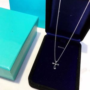 Luxur Designer Pendant Necklace Top Sterling Silver Cross Charm med kortkedjiga choker för kvinnliga smycken med Box Party Gift Wed237p