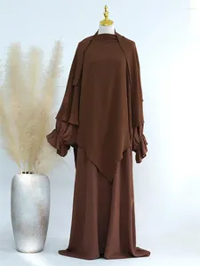 Ethnische Kleidung Muslimisches zweiteiliges Set Khimar Abaya Fledermausärmelkleid mit dreieckigem Kopftuch Saudi-islamische Frauen Gebetsrobe
