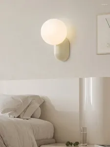 Lampa ścienna 2024 Projektant sypialni łóżko Minimalistyczne przejście schodowe sztuka salon biały szklany kremowy styl