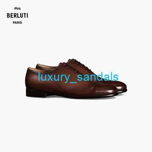 BERLUTI Scarpe eleganti da uomo Scarpe oxford in pelle Berluti Classic Gaspard Galet Scarpe stringate in pelle di vitello Scarpe formali Colore mogano 050 HBCT