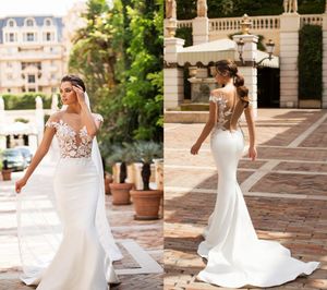 2019 Berta Wedding Dresses Off The Shoulder Lace Appliqued Button Back Sweep Train Beach Wedding Dress Short Sleeves Garden Bridal9812964