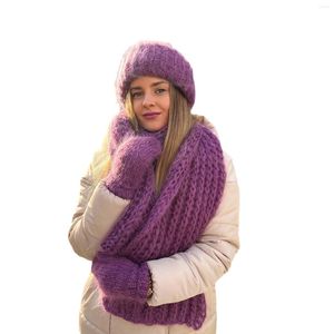 Berets 2024 Autumn And Winter Knitted Cashmere Hat Glove Scarf Sets Fashion Furan Woman Custom Christmas Santa Claus