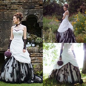 Steampunk-Hochzeitskleid in Schwarz und Weiß in A-Linie, gerüscht, Gothic, lange Brautkleider, Spitzenapplikationen, herzförmiger Ausschnitt, ärmellos, mit Schnürung, Übergröße, Vintage-Brautkleider 2024