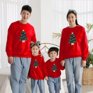 Röda tröjor för familjematch Santa Claus Christmas Adult Kids Pyjamas Mamma och dotter Elk Xmas Sweatshirt Outfits High Quality 240102