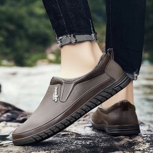 Scarpe da pioggia da uomo Stivaletti invernali da acqua Moda Stivali da pioggia morbidi impermeabili Scarpe da trampolino in gomma antiscivolo per uomo Galosce 240102