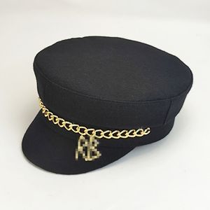 Designer basker för kvinnor hattar svart hatt metallkedja kepsar kvinnlig platt militray visir basker utomhus