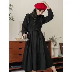 Повседневные платья 2024, осеннее французское свободное платье с длинными черными рукавами для женщин, модное женское тонкое винтажное платье с оборками и круглым вырезом