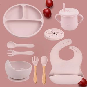 5/9st Silicone Baby Feeding Table Set Sug Bowl Divided Plate Spoon Fork Bibbs Cup Non-Slip Children Dinner Dishes 240102