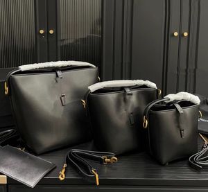 Handväska axelväska med byte väska le37 guld logotypstängning glansigt kohud läder