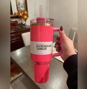 PINK Parade 40oz Quencher H2.0 Tasses Tasses Camping Voyage Tasse de voiture Gobelets en acier inoxydable Tasses Poignée en silicone Cadeau de la Saint-Valentin avec 1: 1 Même logo 0102