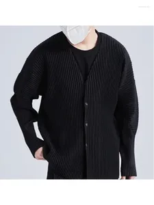 Giacche da uomo Miyake giacca cardigan con scollo a V pieghettata autunno cappotto senza colletto texture casual giapponese JL141 contrassegnato.