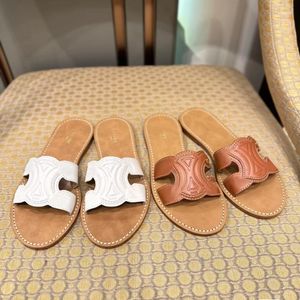 Boyut 35-42 Kadın Erkek Terlik Ayakkabı Ayrıntılı Yaz Plajı Sandale Deri Düz Topuk Sandal Kaydırıcıları Luxurys Designer Seyahat Ev Terlik Açık Slaytlar Kutu ile