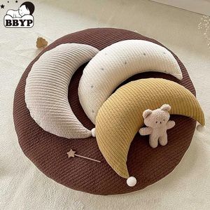 Ins Cute Baby Pillow For BornSoild Color Moon Pillow Dekorativ bomullskudde Barn Barn Crib Bed Pillows Spädbarn 240102