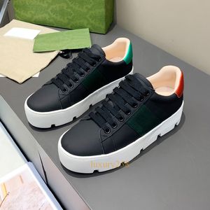 Designer ess broderad plattform sneaker äkta läder avslappnad små vita skor lyxiga gyllene bi svarta vita sneakers utomhus avslappnade skor