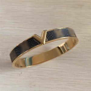3 cores de alta qualidade titânio aço real pulseira de couro feminino amor designer pulseiras de quatro folhas flor pulseiras v carta moda j227d
